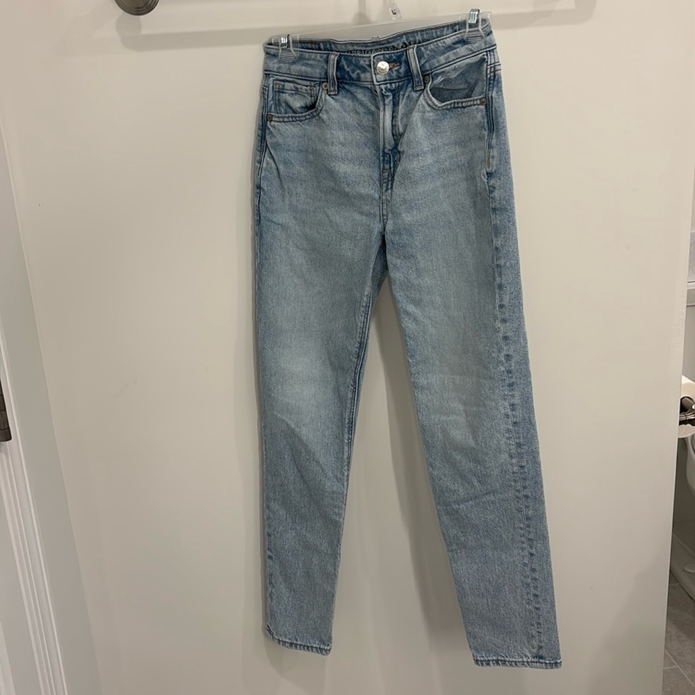 American Eagle Women’s Strigid High Waist Light-wash jeans in 00, regular length